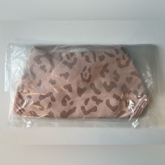Kyte Baby Bamboo Blush Leopard Bib New in package - Picture 2 of 4